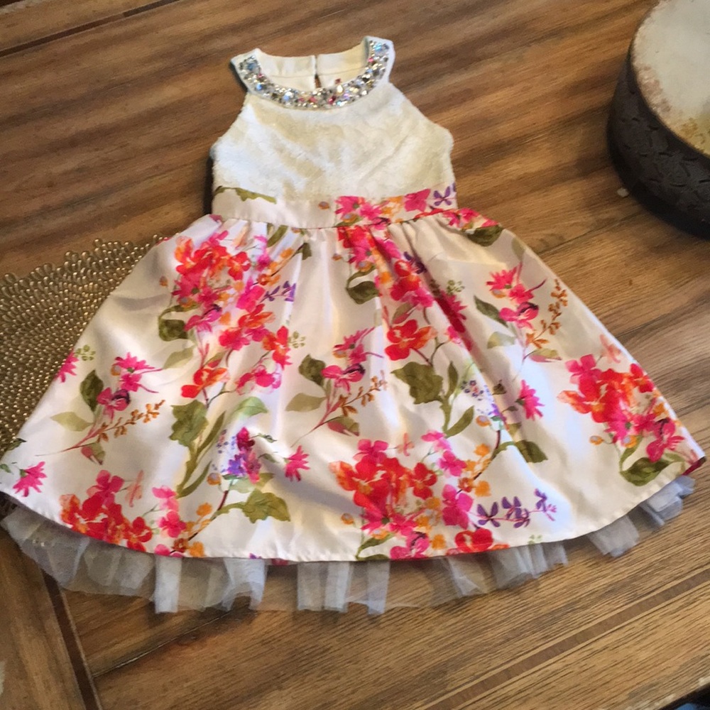 Girls dress